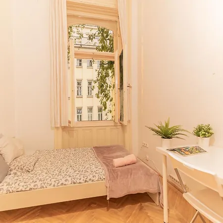 Cozy In The Heart Of Budapest, 5 Bedrooms * בודפשט