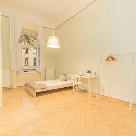 דירה Cozy In The Heart Of Budapest, 5 Bedrooms