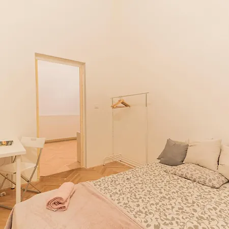 Cozy In The Heart Of Budapest, 5 Bedrooms בודפשט