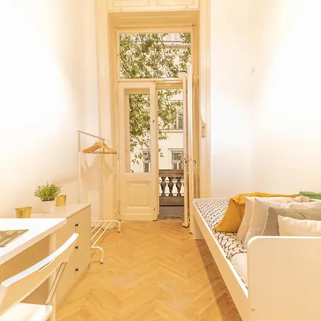 Cozy In The Heart Of Budapest, 5 Bedrooms 아파트