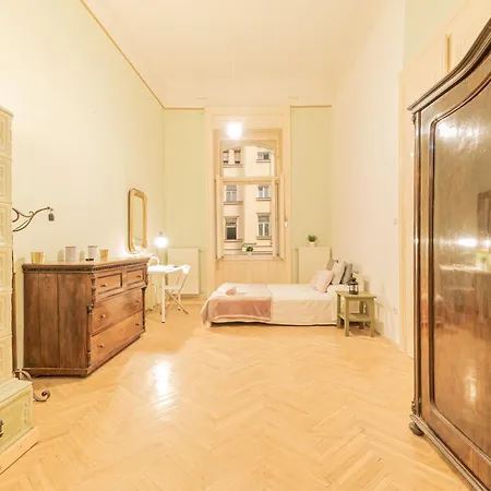 Cozy In The Heart Of Budapest, 5 Bedrooms * בודפשט