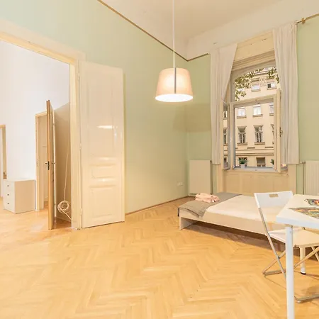 Cozy In The Heart Of Budapest, 5 Bedrooms דירה *